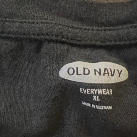 Old Navy Charcoal Leopard Print V-Neck Tee - Picture 2 of 2